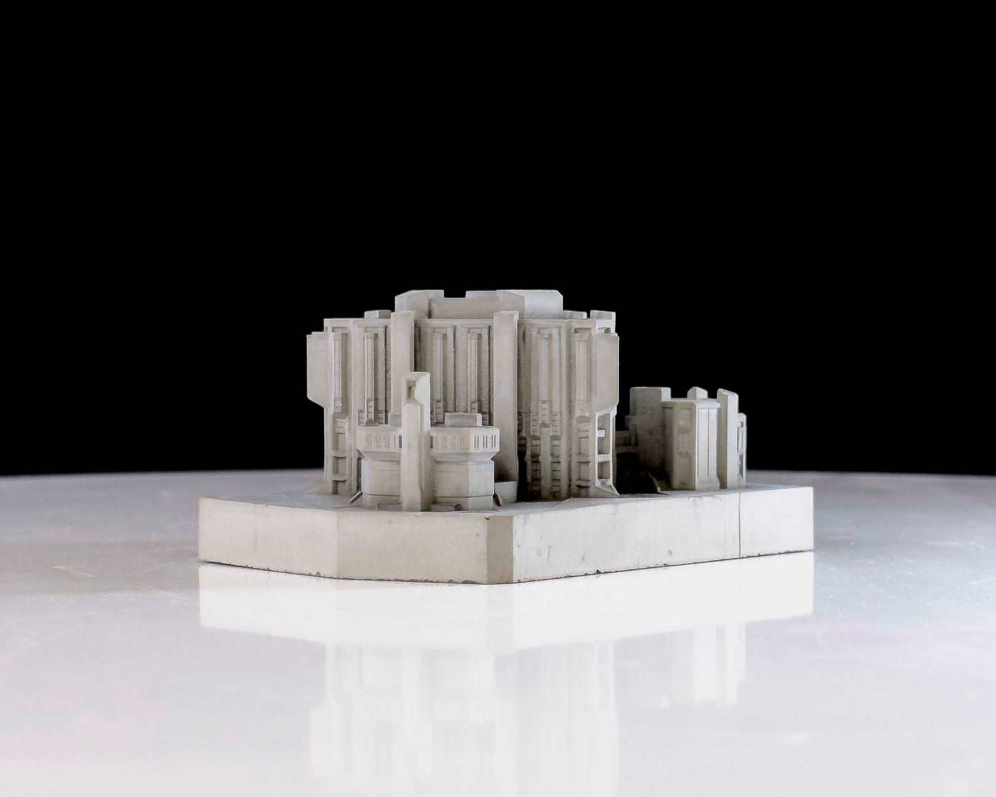 Robarts Library, University of Toronto – Miniature Concrete Model